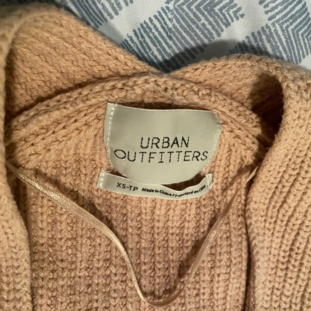 Urban Outfitters Ribbed Sweater - Picture 4 of 9